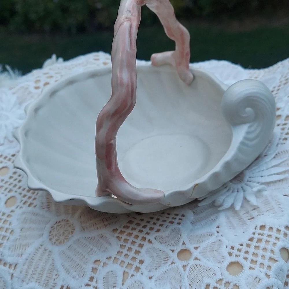 Vintage Fitz and Floyd White Ceramic Shell Basket Holder Display